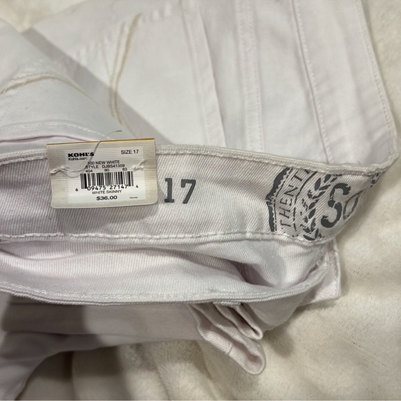 SO brand junior size 17 white skinny jeans - Picture 2 of 2